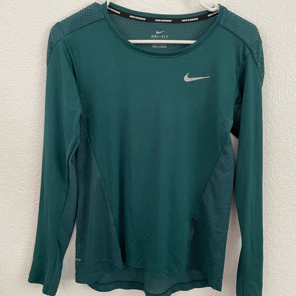 Green dry fit Nike shirt - Picture 2 of 3
